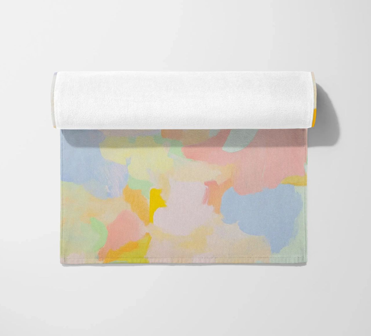 Abstrakt Rosa Licht Frühling Pastell Strandtuch von Euphoria Theresa