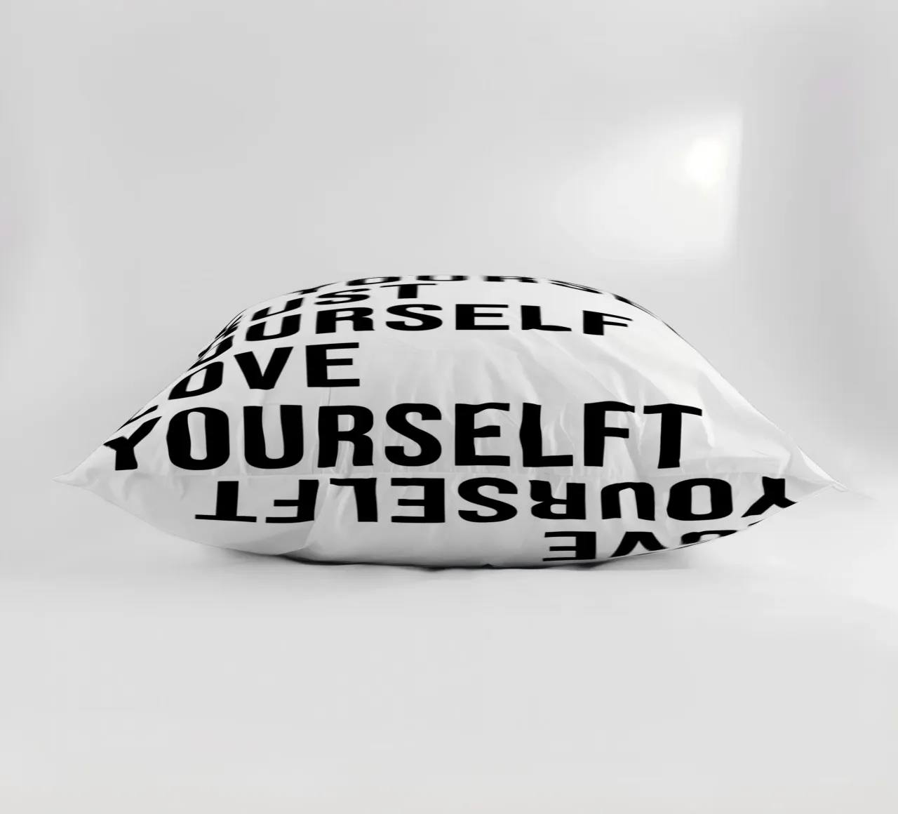 Be Yourself, Trust Yourself, Love Yourself. cuscino da WORD & WONDER