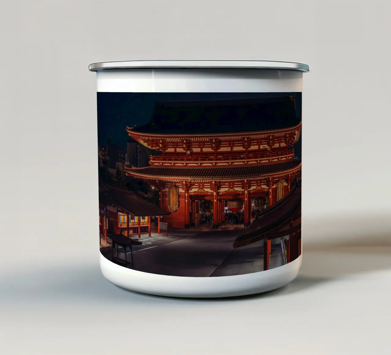 Tempio Sensoji di notte - Asakusa, Tokyo, Giappone tazza in smalto da Marcel Bisig