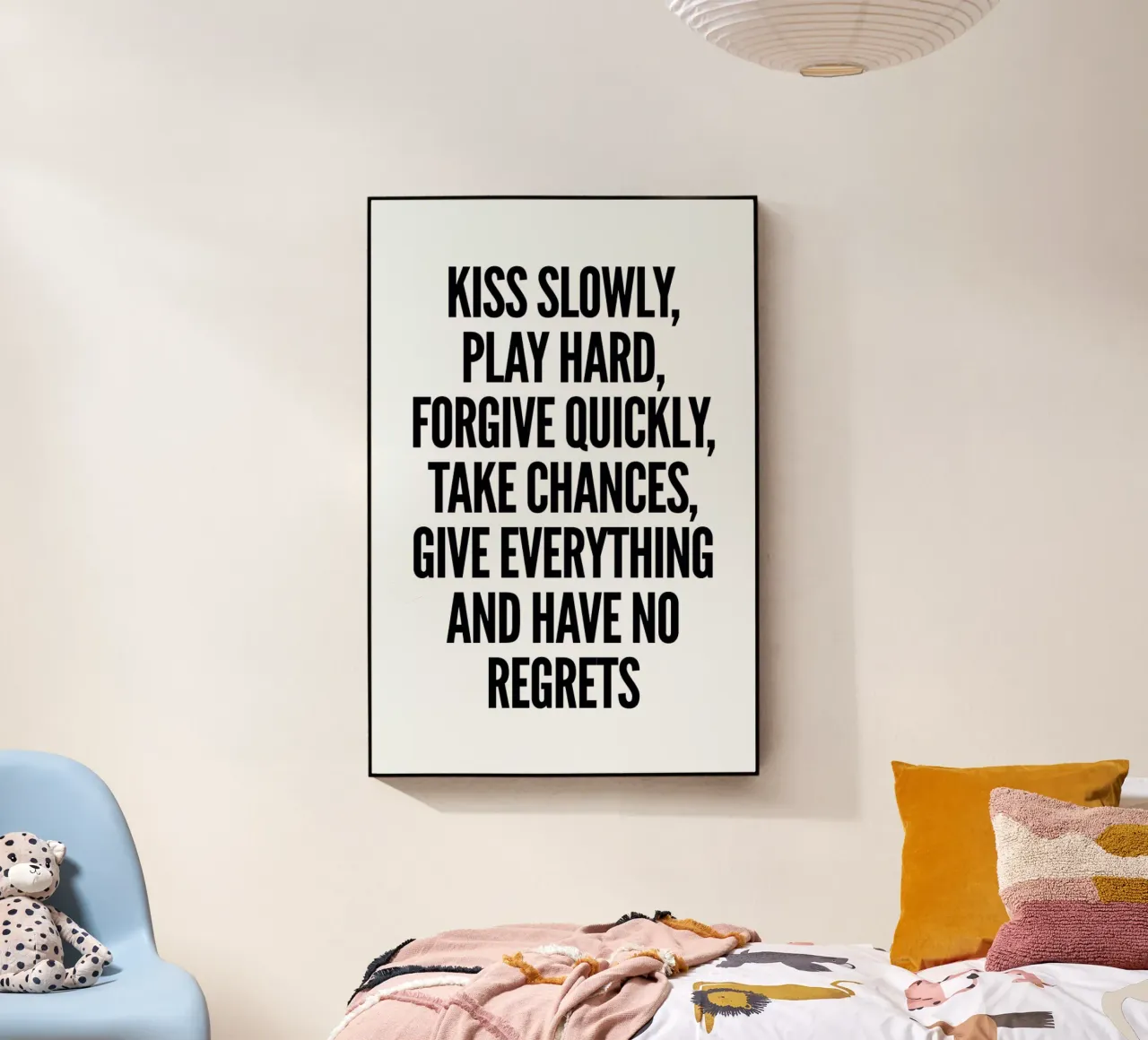 Kiss plexiglass da Mottos by Sinan Saydik