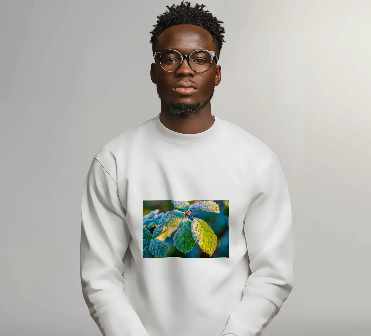 Foglie verdi di un cespuglio di more in inverno felpa da Marcus Beckert | Fotografie