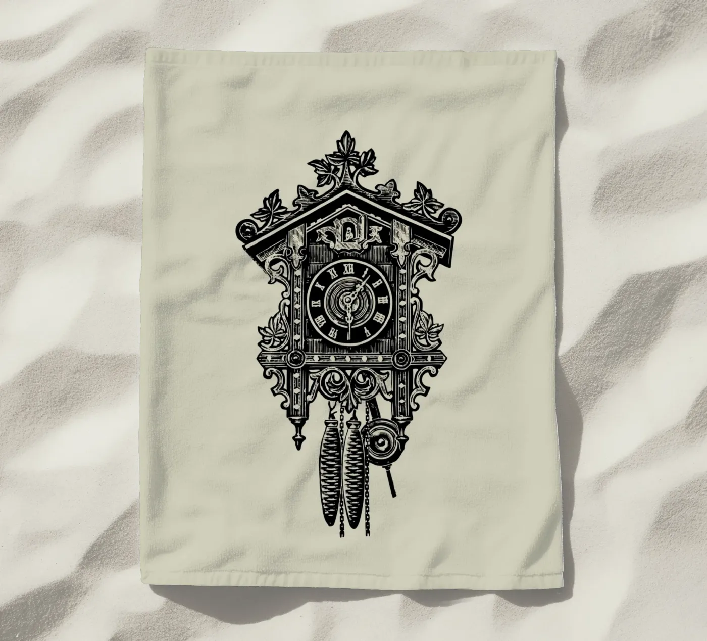 CUCKOO CLOCK Strandtuch von SMRT STUDIO