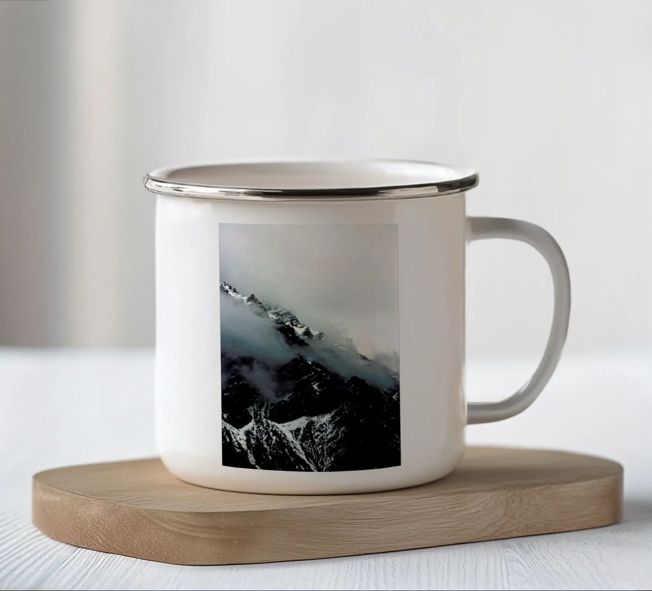 Misty Mountains tazza in smalto da Laura Palm