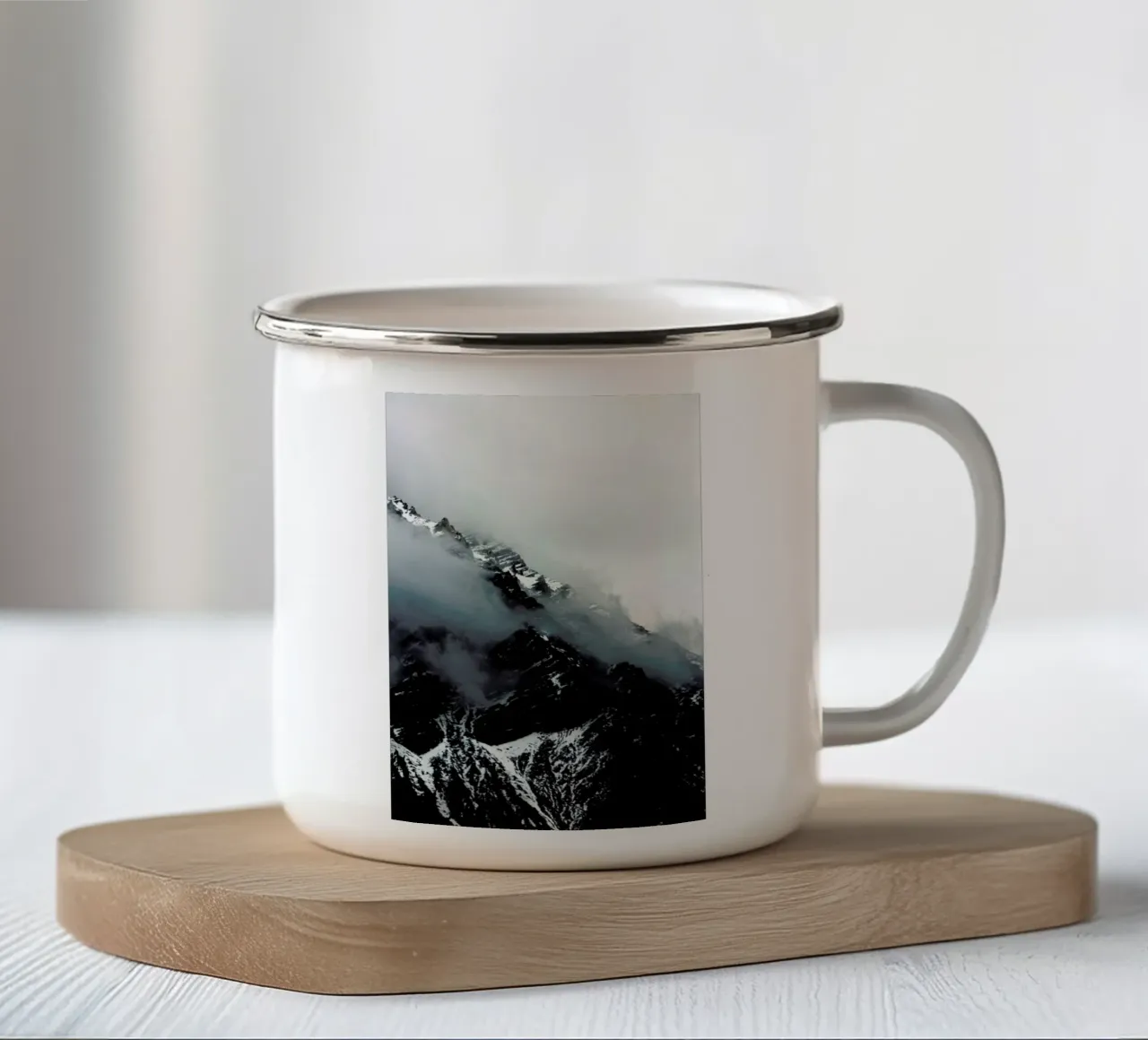 Misty Mountains tazza in smalto da Laura Palm