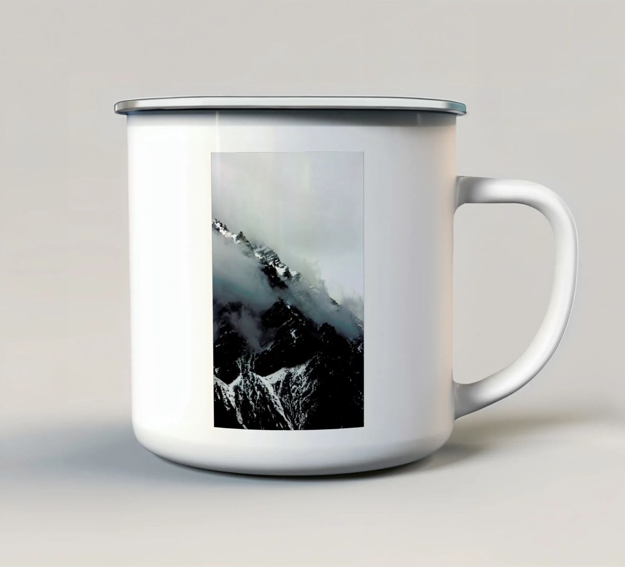 Misty Mountains tazza in smalto da Laura Palm
