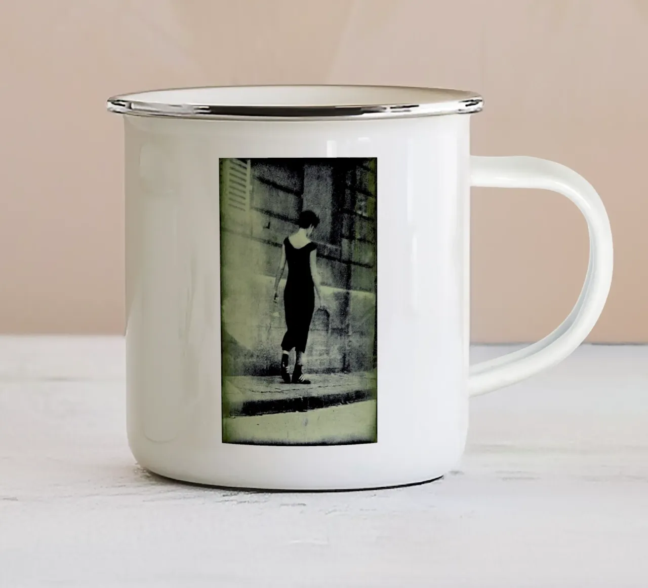 Lost in Paris tazza in smalto da Sophie Etchart