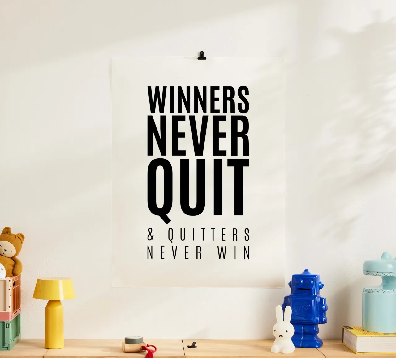Les gagnants n'abandonnent jamais et ceux qui abandonnent ne gagnent jamais | Citation Motivationnelle poster avec cadre en plastique de Inspirify