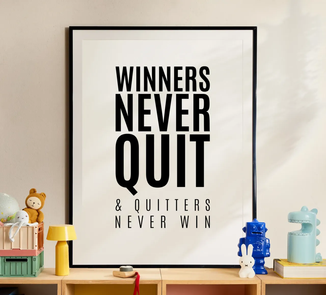 Les gagnants n'abandonnent jamais et ceux qui abandonnent ne gagnent jamais | Citation Motivationnelle poster avec cadre en plastique de Inspirify