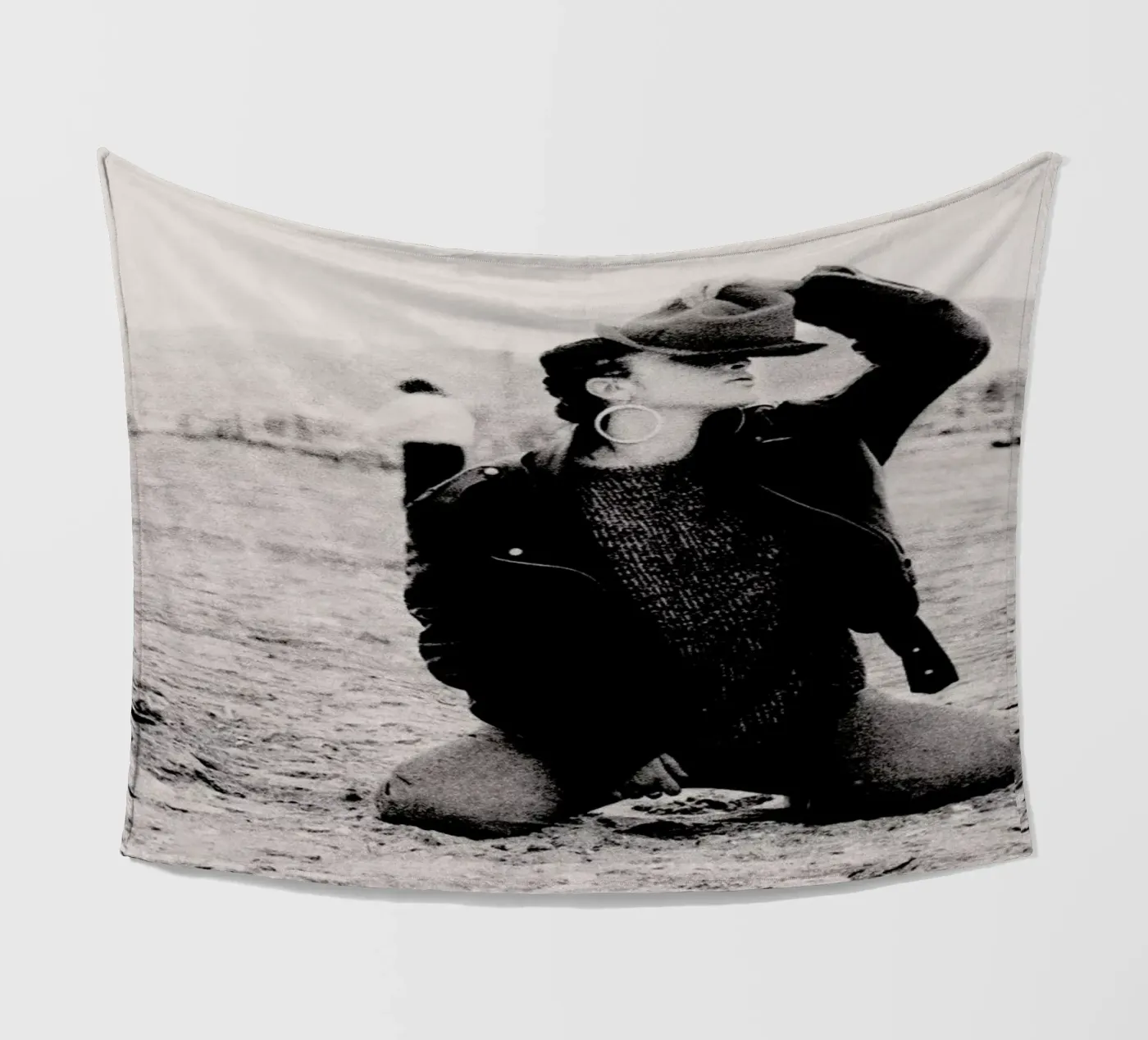 Not Afraid But Fleecedecke von Sophie Etchart