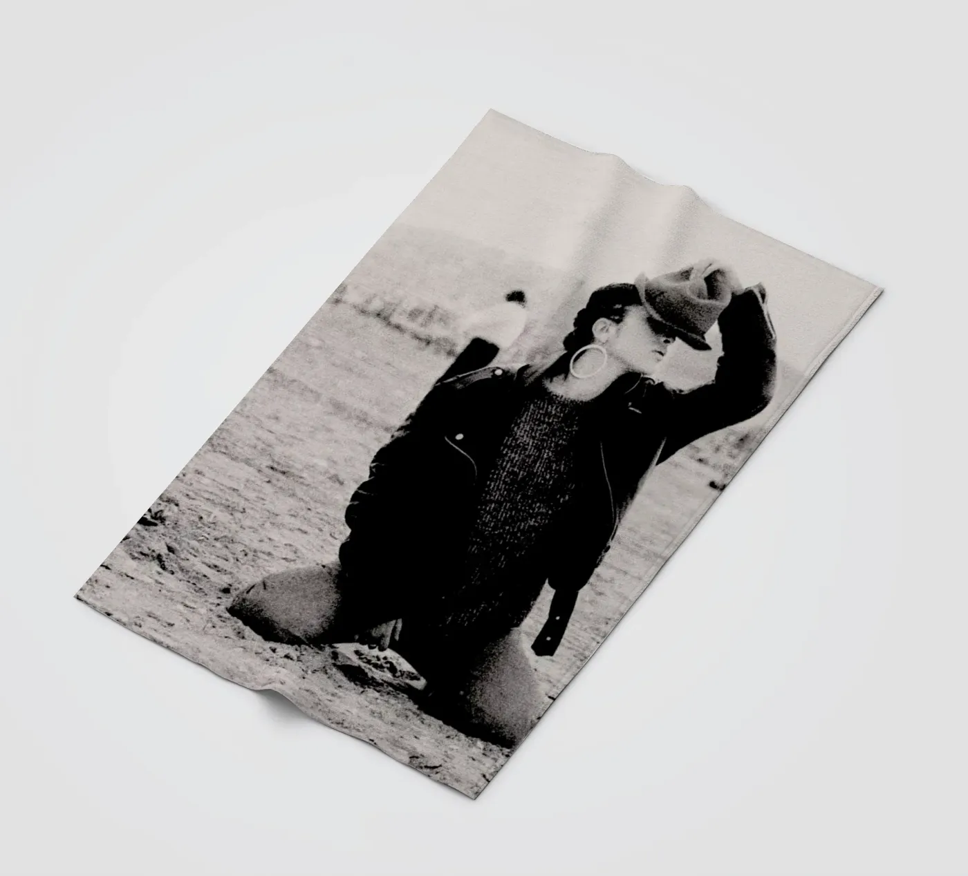 Not Afraid But Fleecedecke von Sophie Etchart