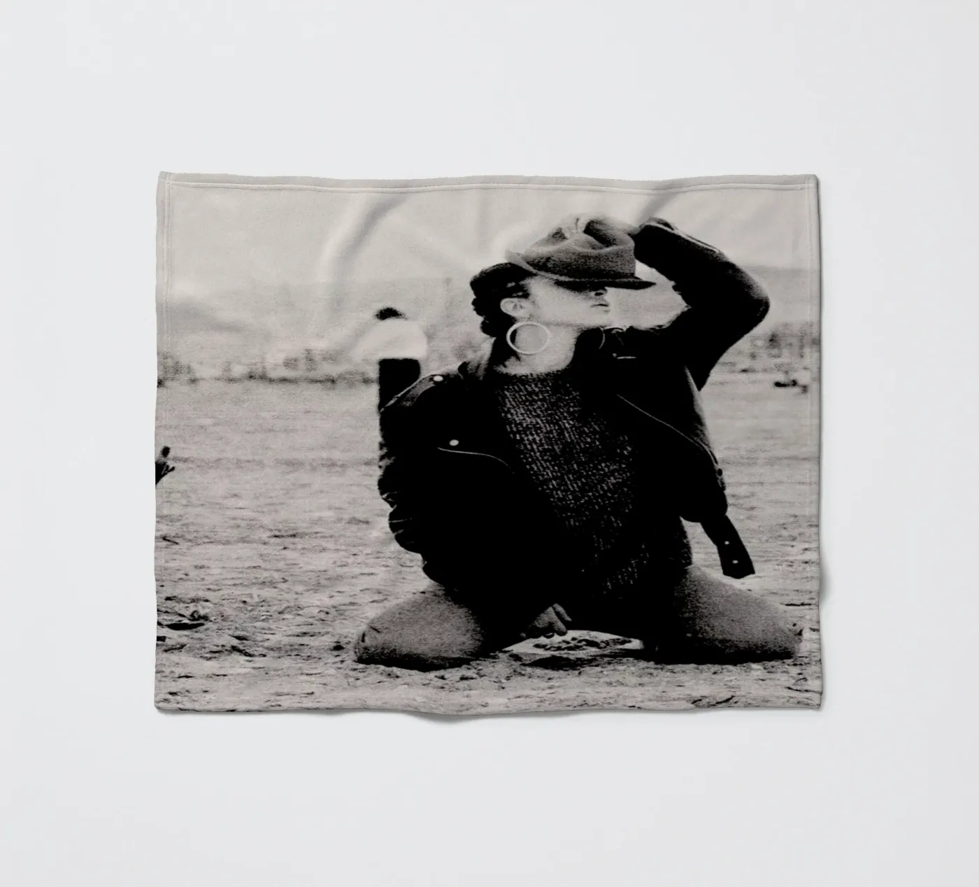 Not Afraid But Fleecedecke von Sophie Etchart