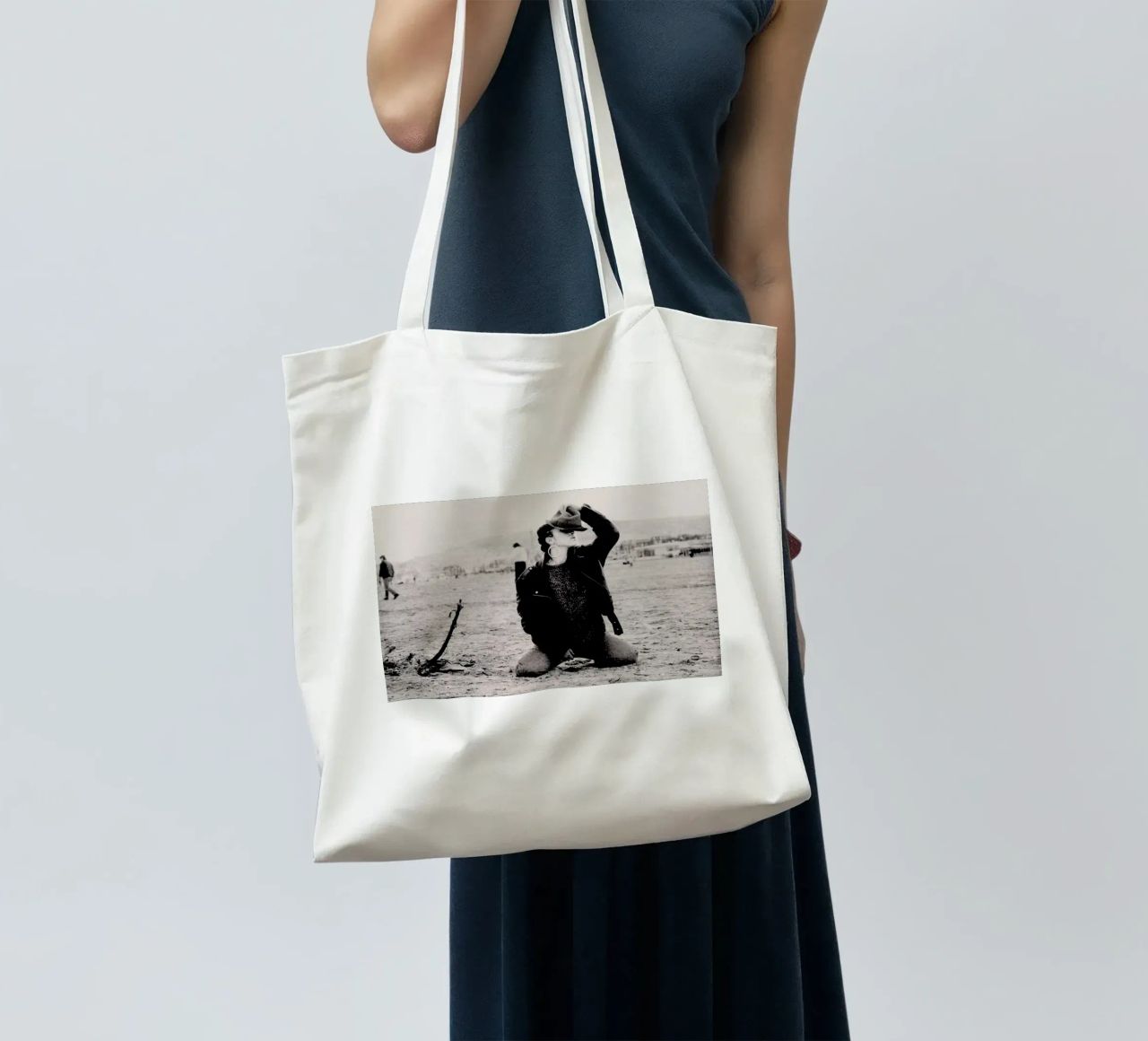 Not Afraid But borsa in juta da Sophie Etchart