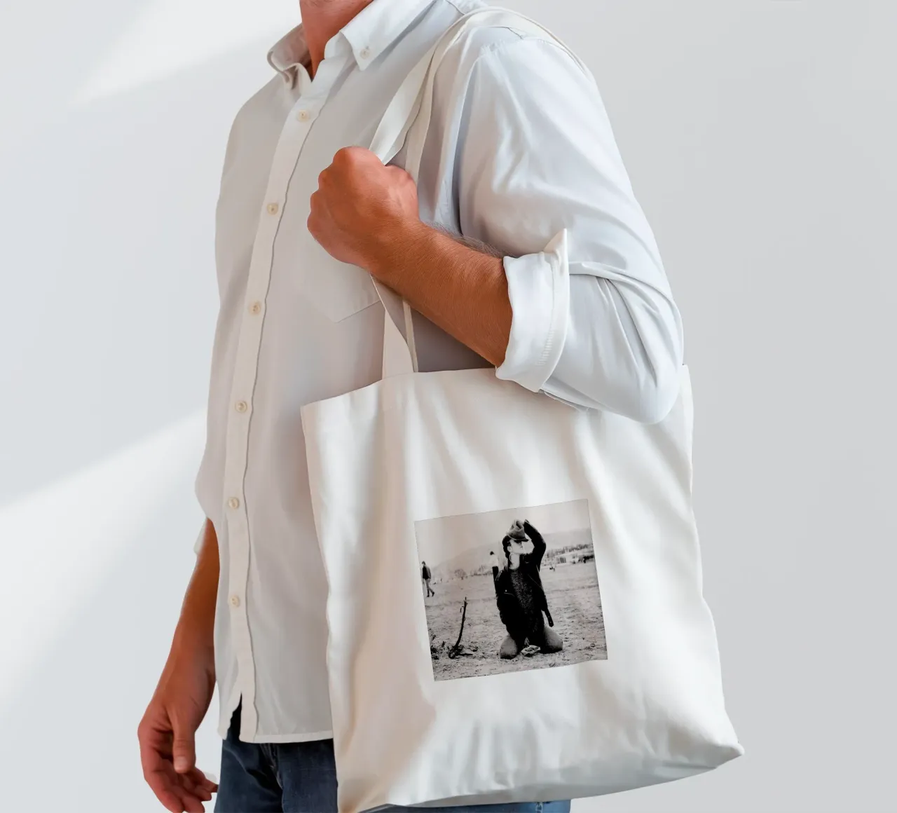 Not Afraid But borsa in juta da Sophie Etchart