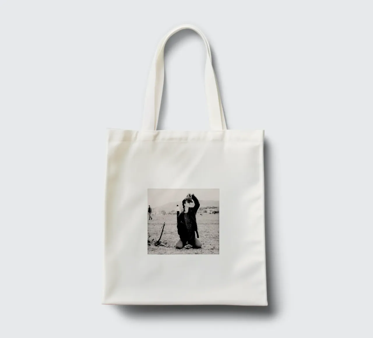 Not Afraid But borsa in juta da Sophie Etchart