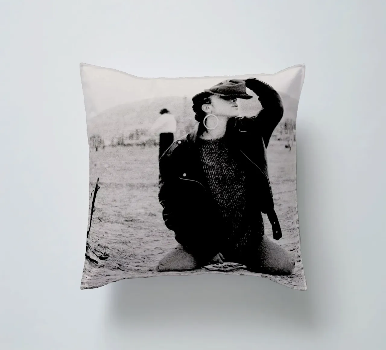 Not Afraid But cuscino da Sophie Etchart