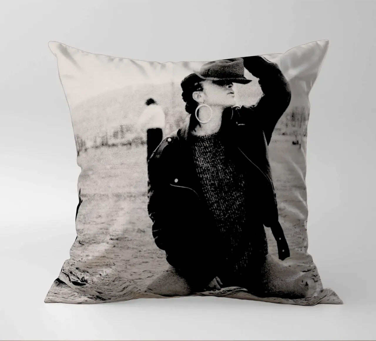 Not Afraid But cuscino da Sophie Etchart