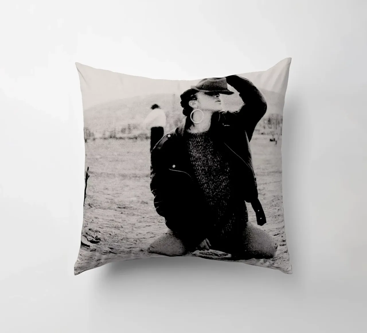 Not Afraid But cuscino da Sophie Etchart