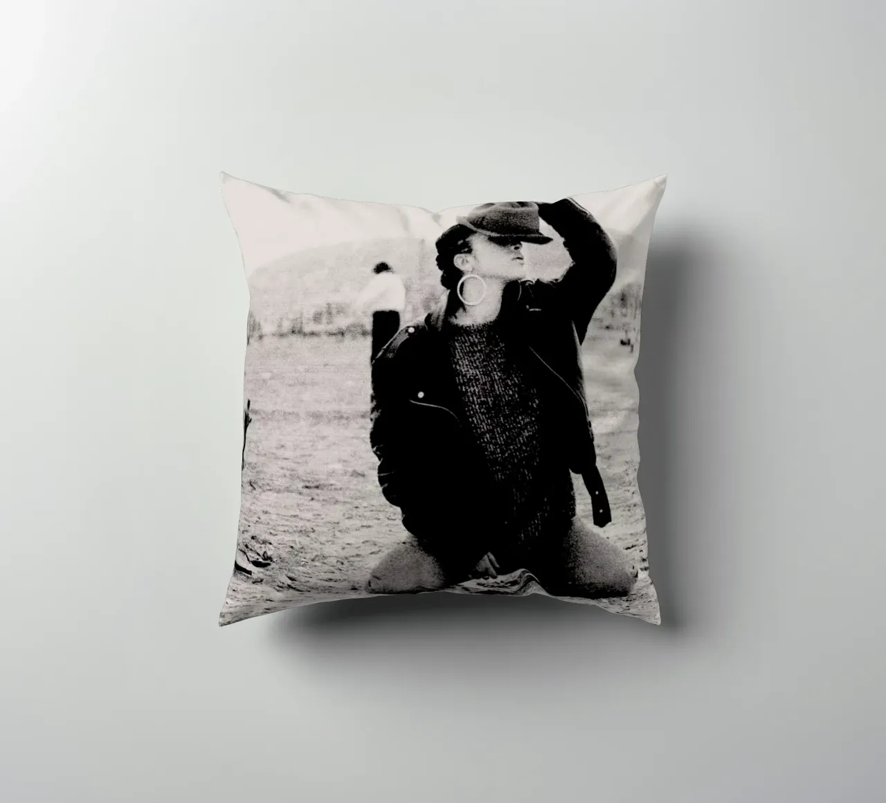 Not Afraid But cuscino da Sophie Etchart