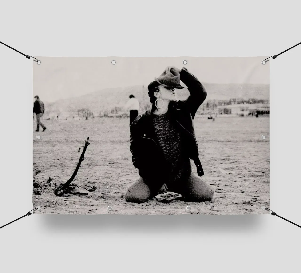 Not Afraid But telo in pvc da Sophie Etchart