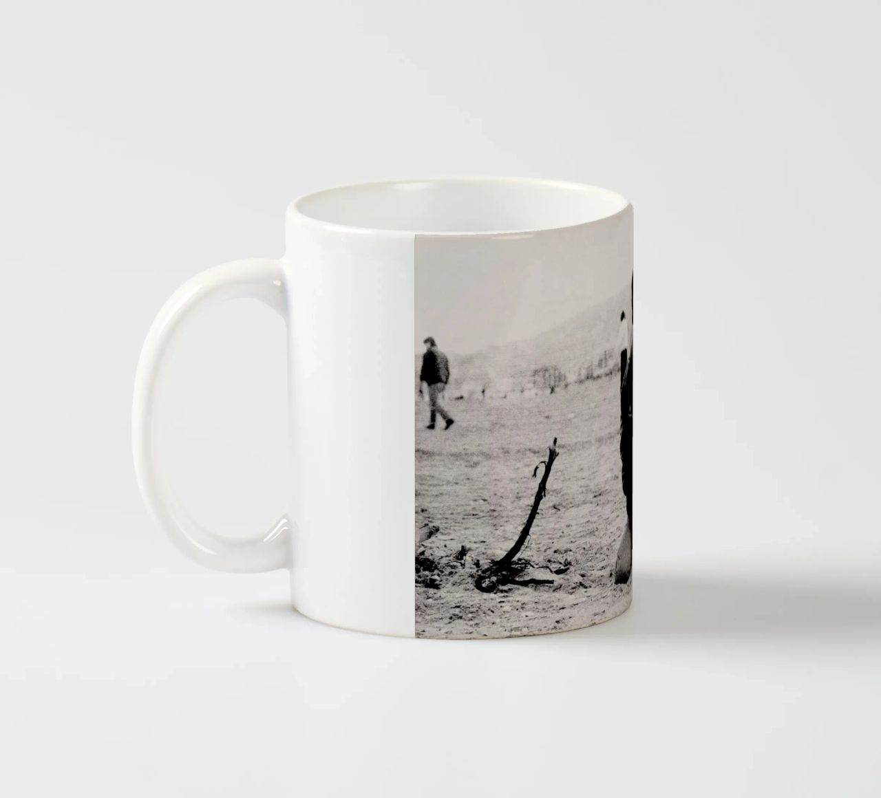 Not Afraid But tazza in ceramica da Sophie Etchart