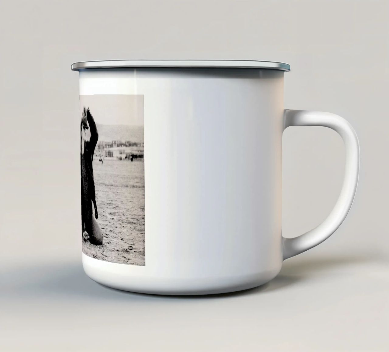 Not Afraid But tazza in smalto da Sophie Etchart