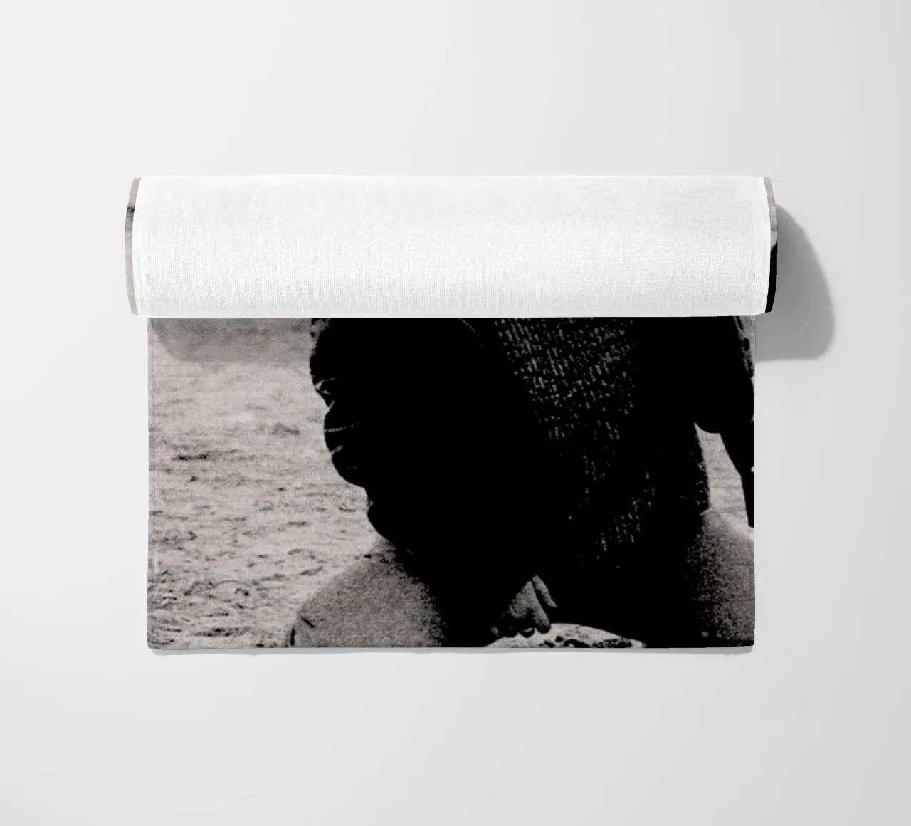 Not Afraid But Strandtuch von Sophie Etchart