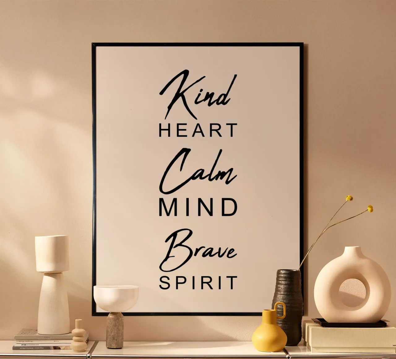 Cœur aimable Esprit calme Esprit courageux poster avec cadre en bois de Inspirify