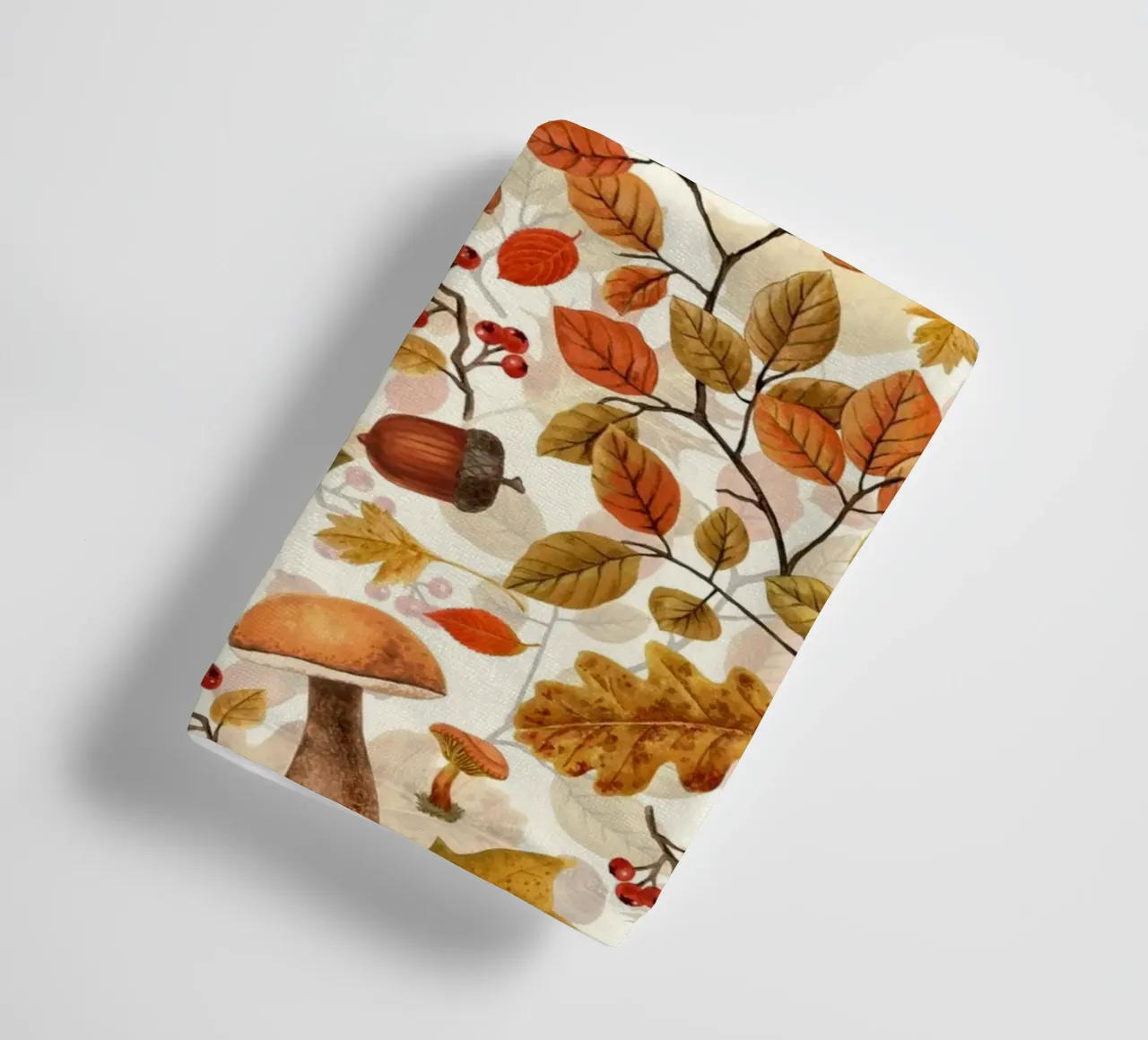 Herfstig bos op gebroken wit badhanddoek van Painted Nature