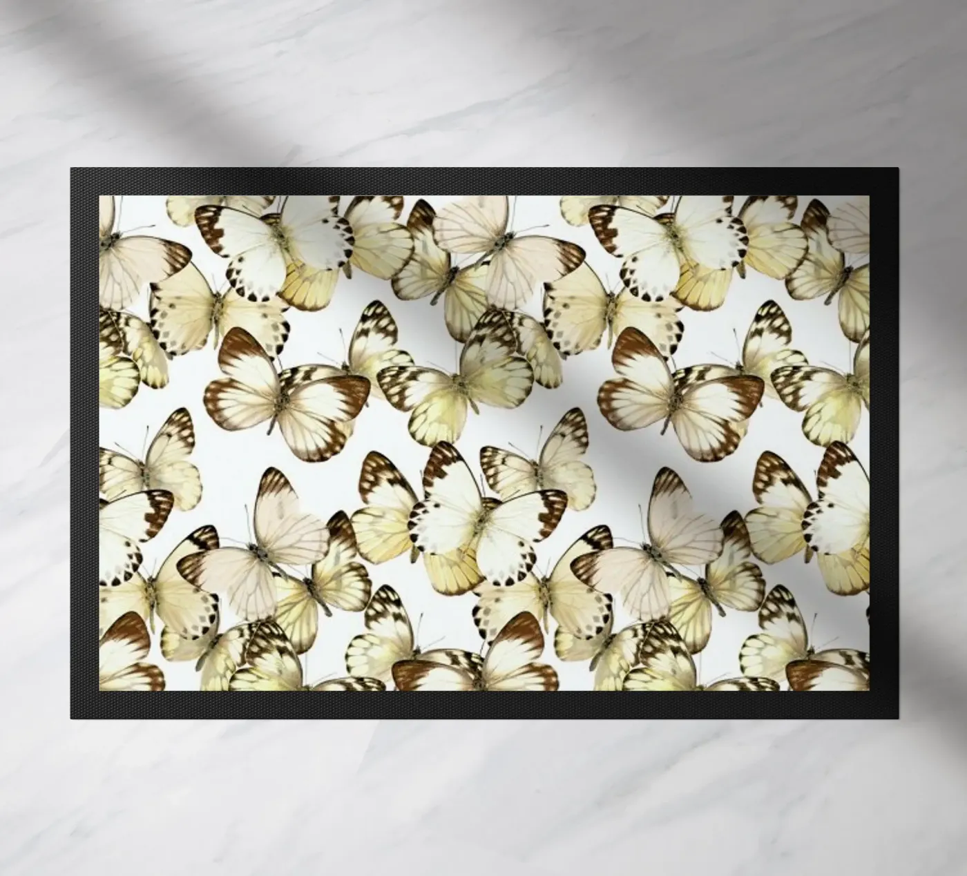Butterflies Fußmatte von Curious Collections by Marielle Leenders