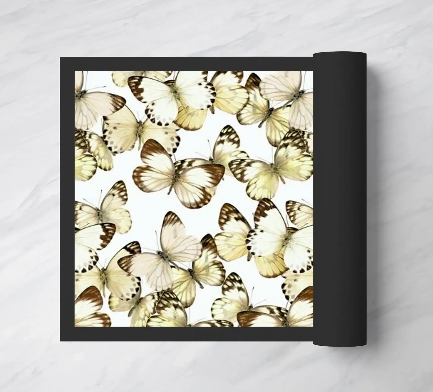 Butterflies Fußmatte von Curious Collections by Marielle Leenders