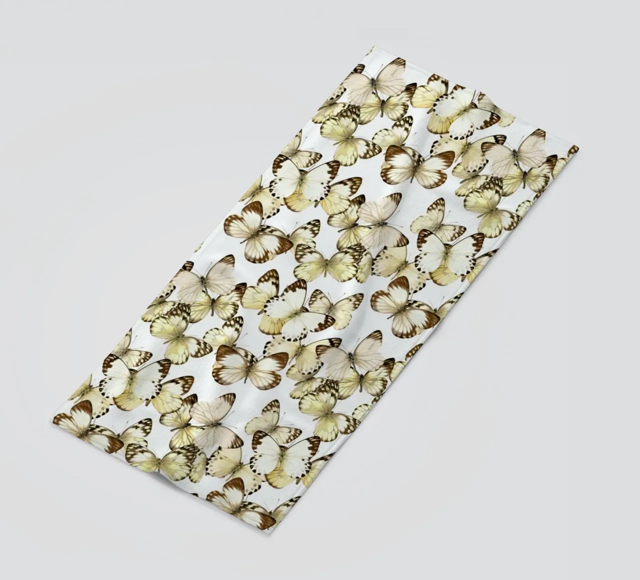 Butterflies strandhanddoek van Curious Collections by Marielle Leenders