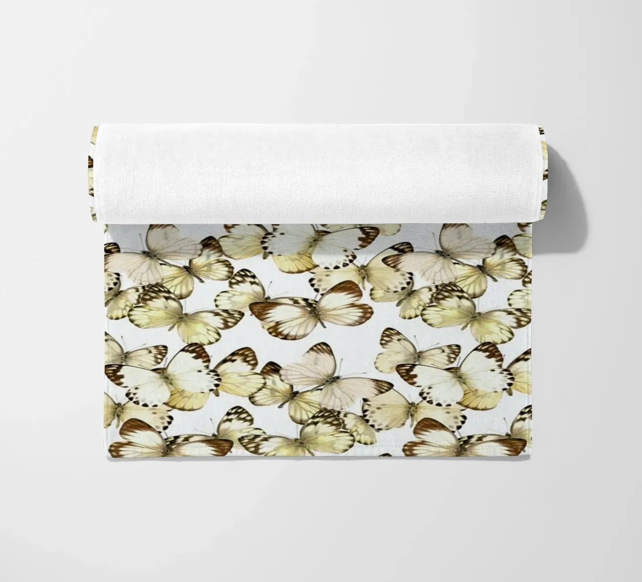 Butterflies strandhanddoek van Curious Collections by Marielle Leenders