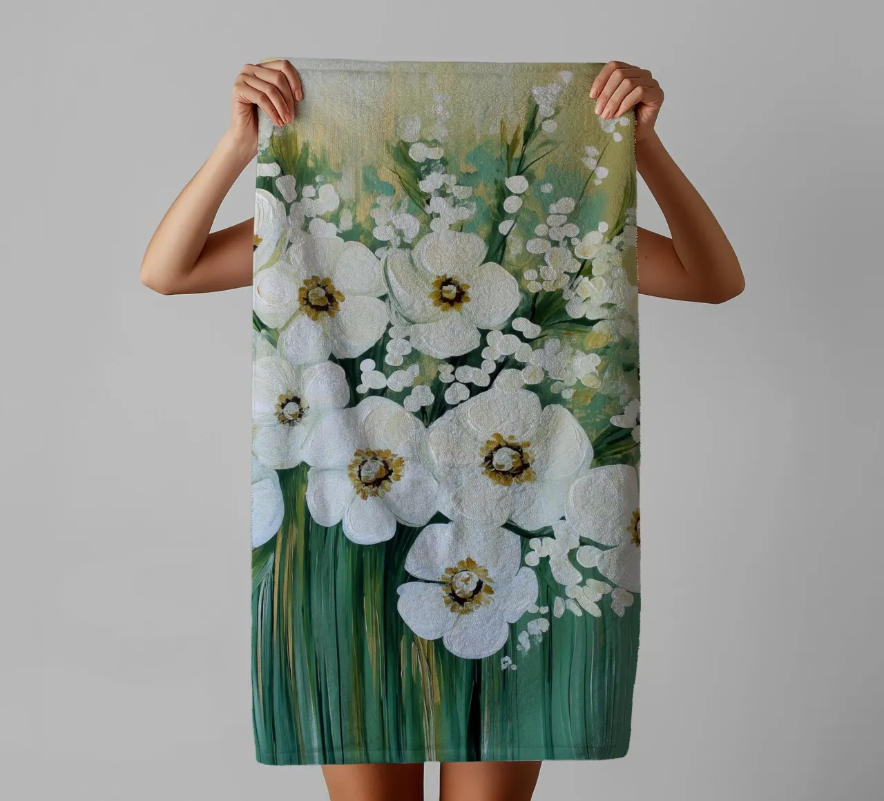 I fiori bianchi con sfondo verde asciugamano da bagno da Imagine