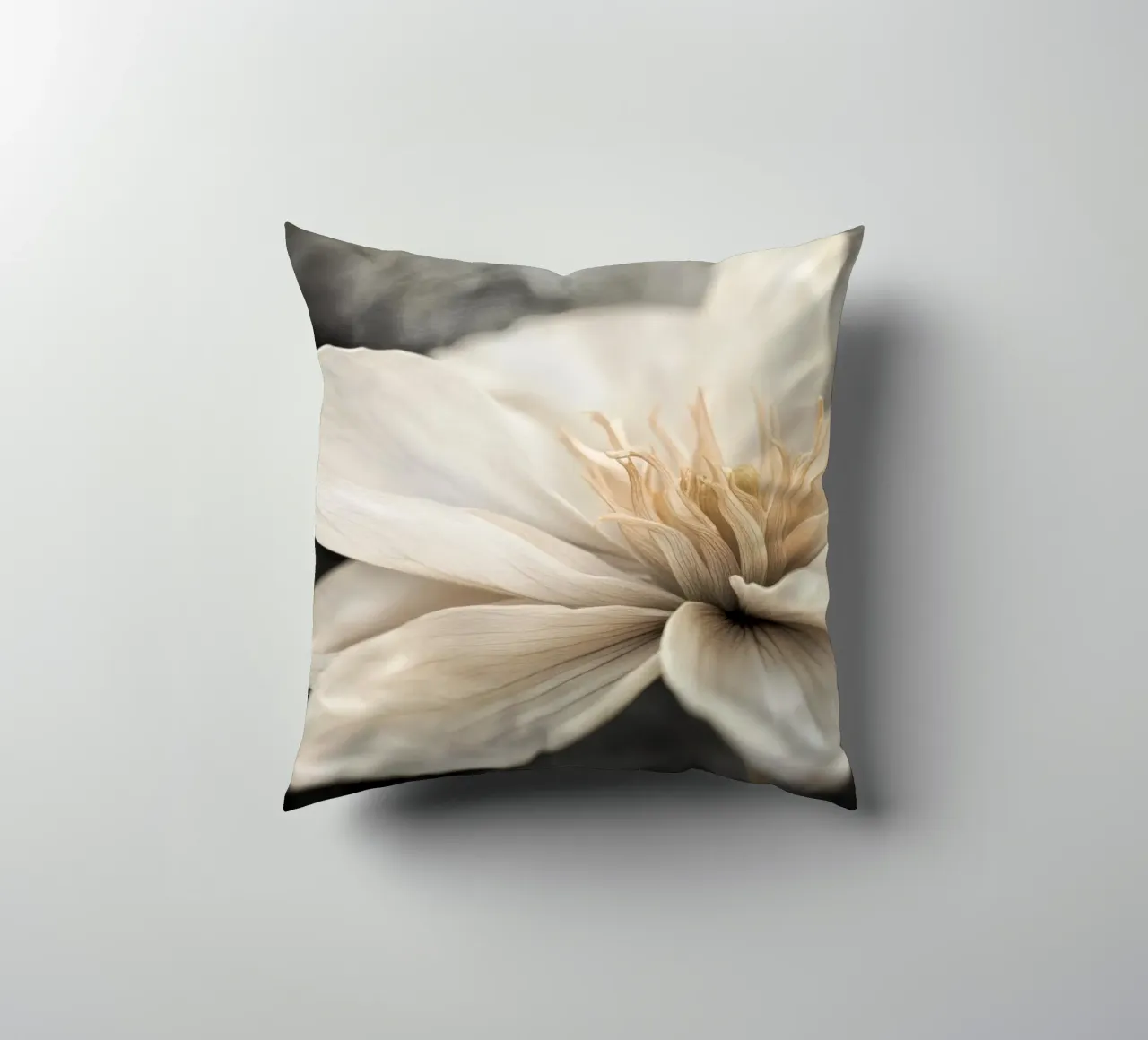 Un fiore beige cuscino da Imagine