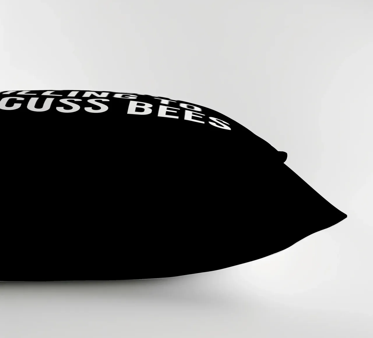 Introverted but very willing to discuss bees Kissen von happieeagle