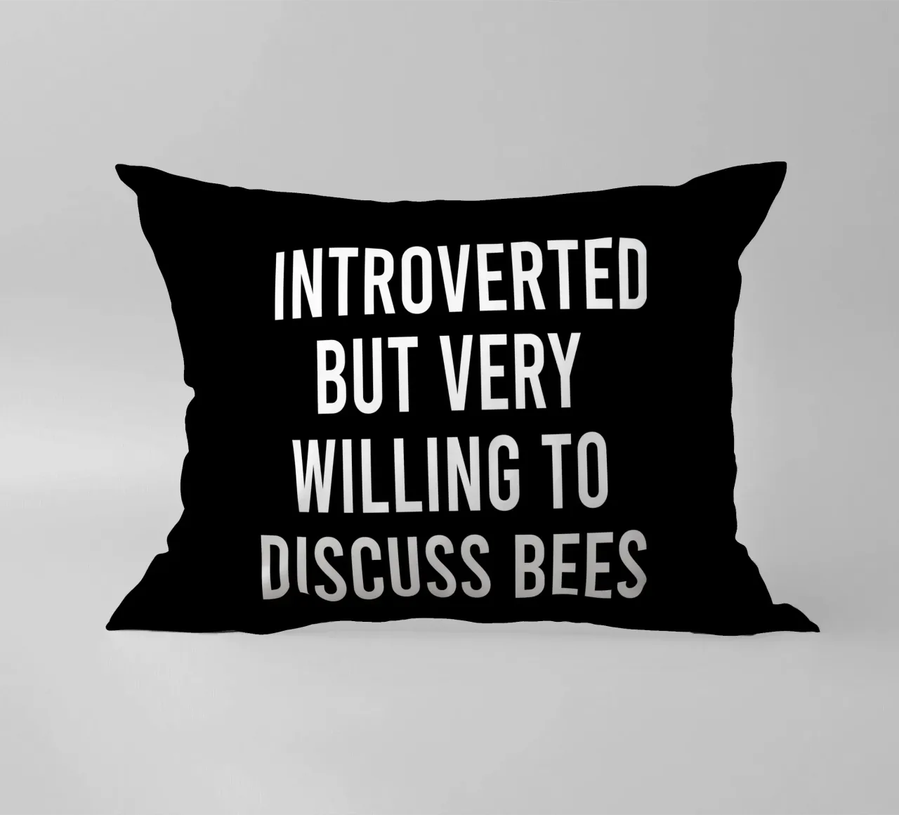 Introverted but very willing to discuss bees Kissen von happieeagle