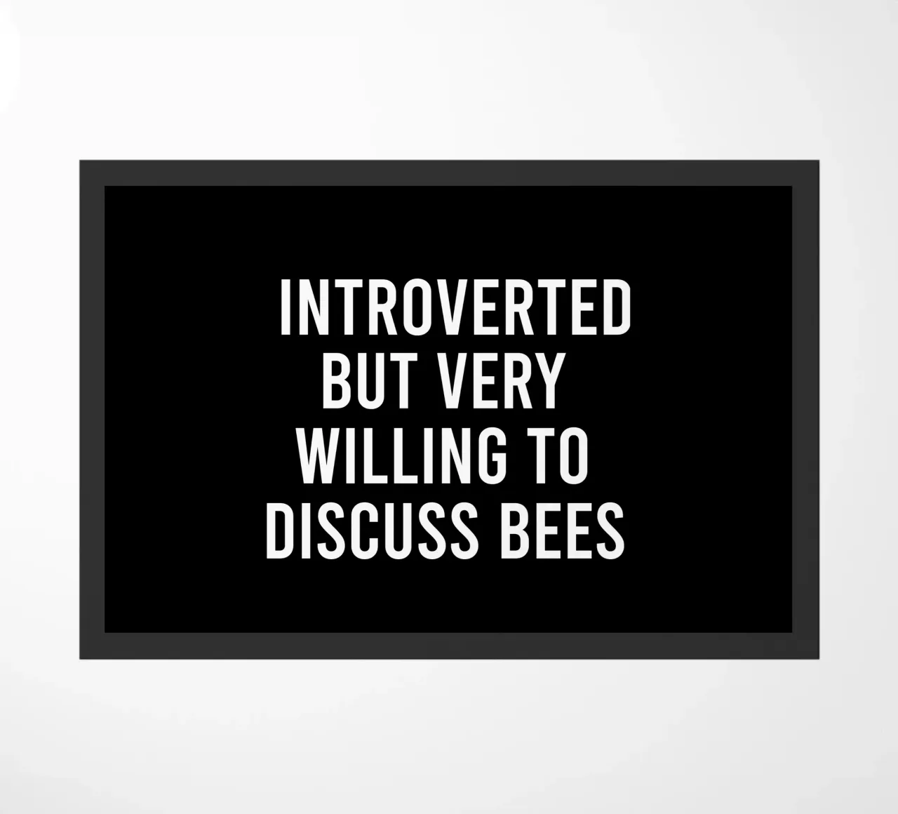 Introverted but very willing to discuss bees Fußmatte von happieeagle