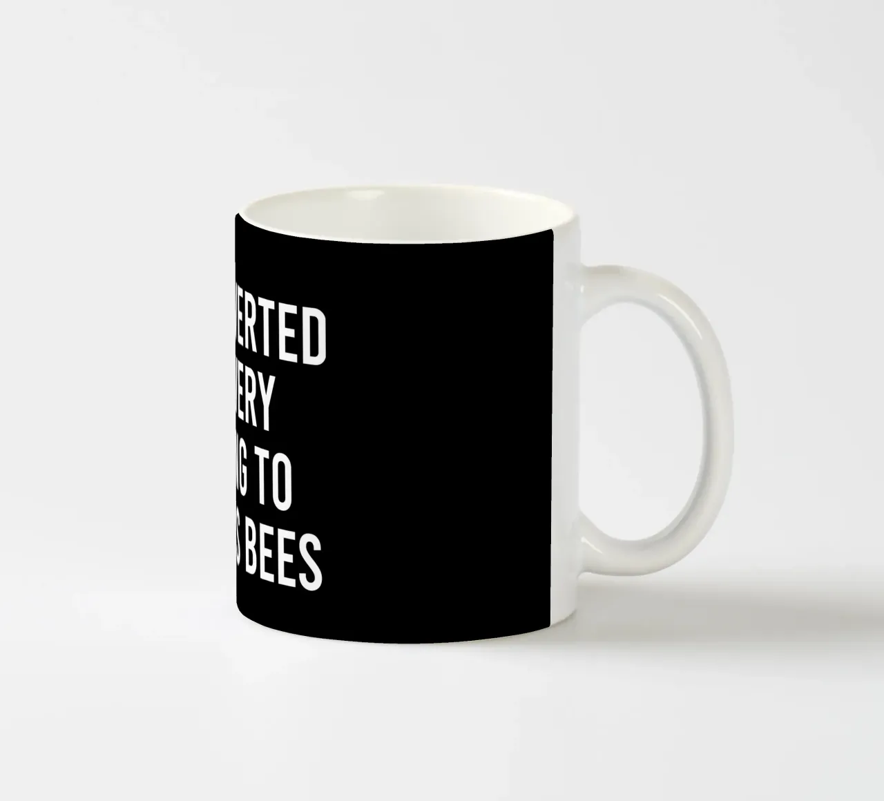 Introverted but very willing to discuss bees taza de cerámica de happieeagle