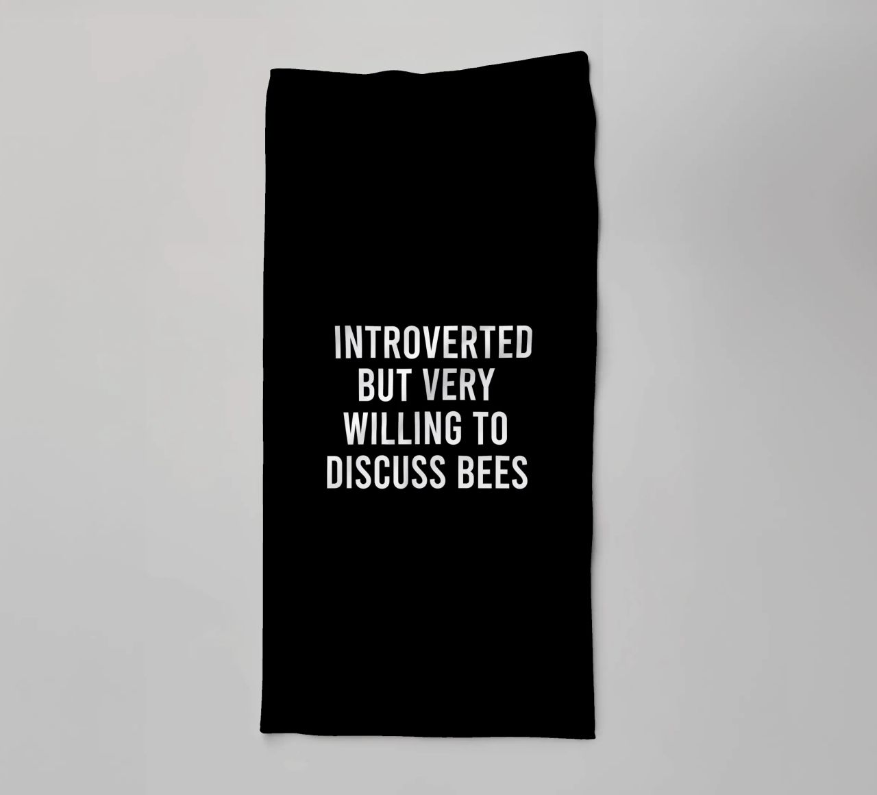 Introverted but very willing to discuss bees asciugamano da bagno da happieeagle