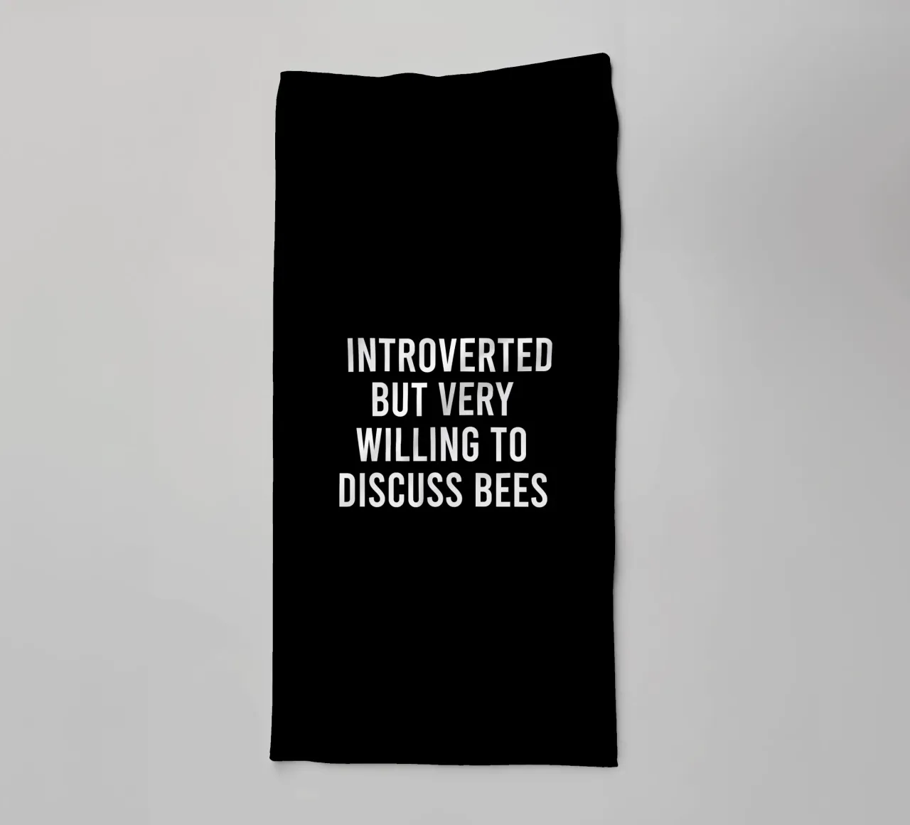 Introverted but very willing to discuss bees asciugamano da bagno da happieeagle