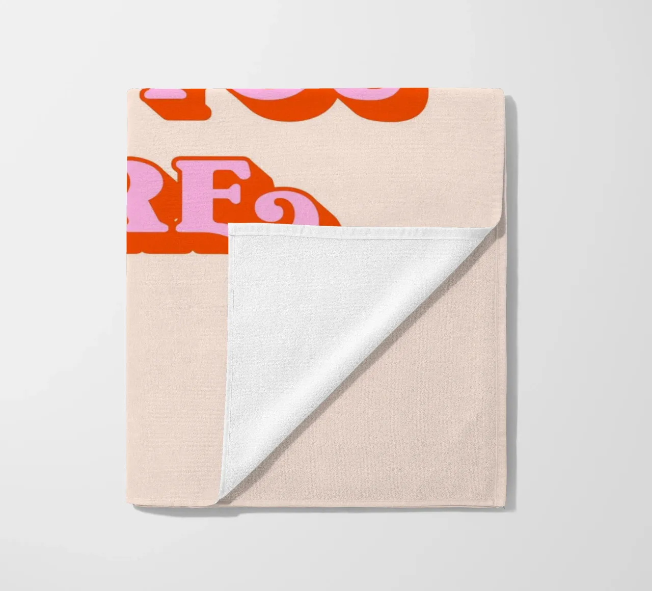Kom zoals je bent (Roze en perzikkleur) strandhanddoek van Paigaam Studio
