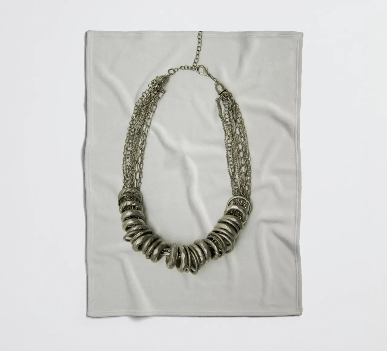 Collana in argento mongolo coperta in pile da Teresa André