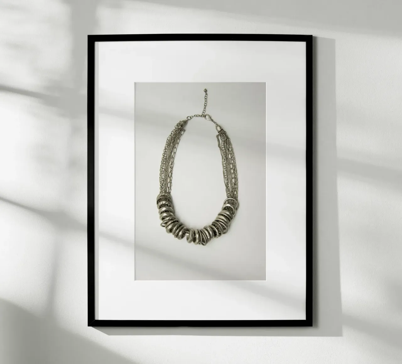Mongools zilveren halsketting poster met aluminium frame van Teresa André