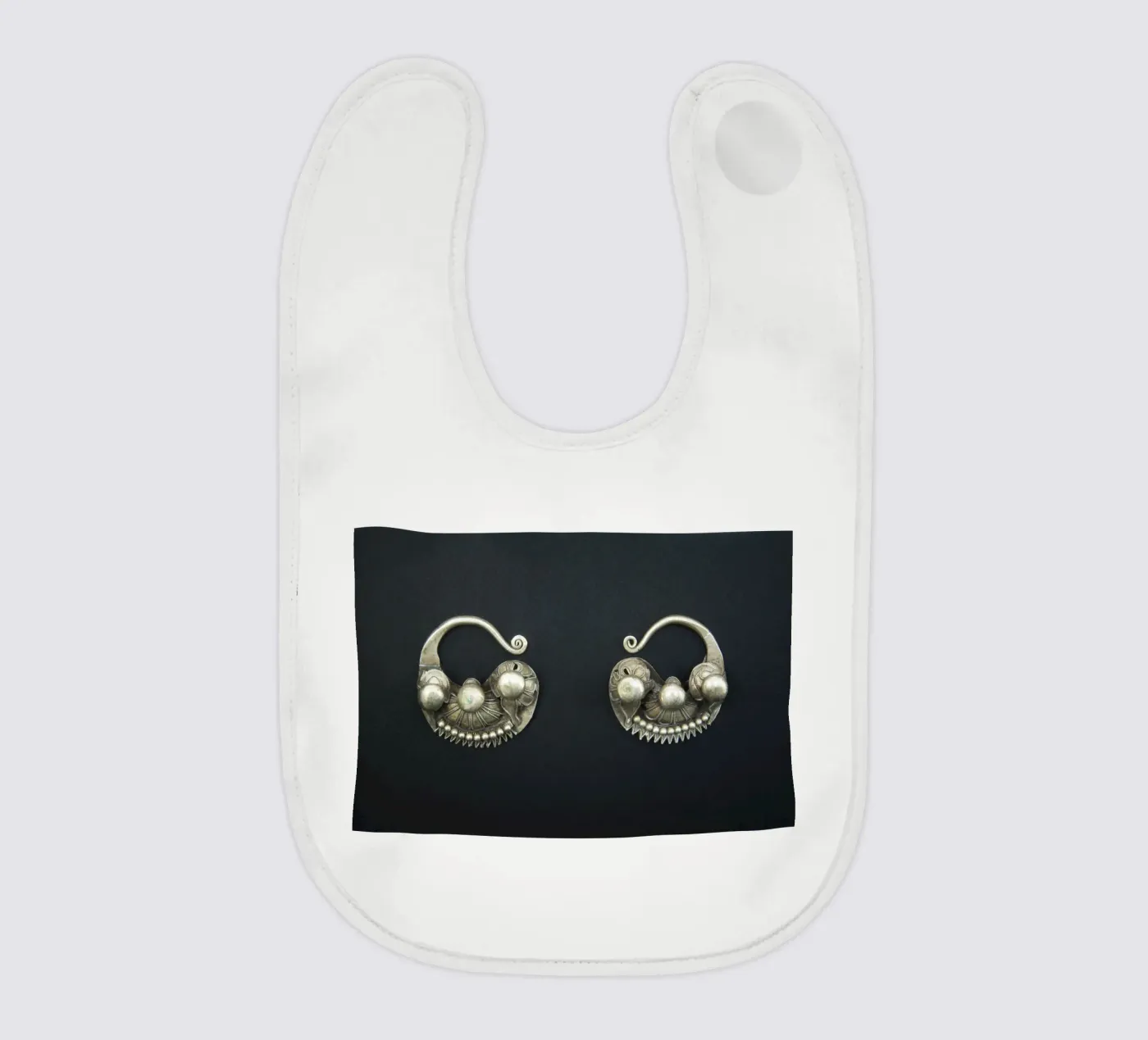 Mongolian earrings baby slabbetje van Teresa André