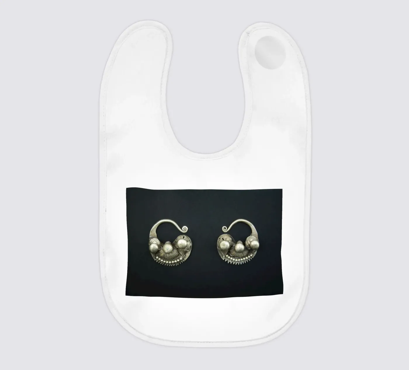 Mongolian earrings baby slabbetje van Teresa André