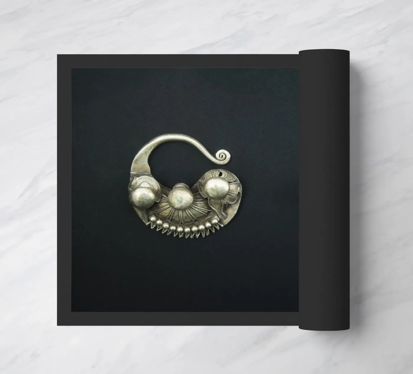 Mongolian earrings paillasson de Teresa André