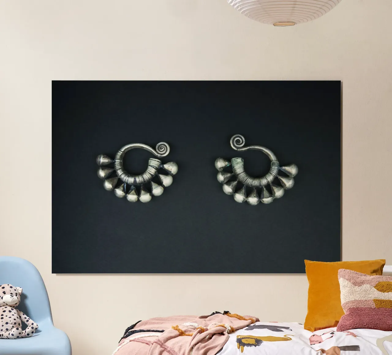 Orecchini mongoli poster con telaio in plastica da Teresa André