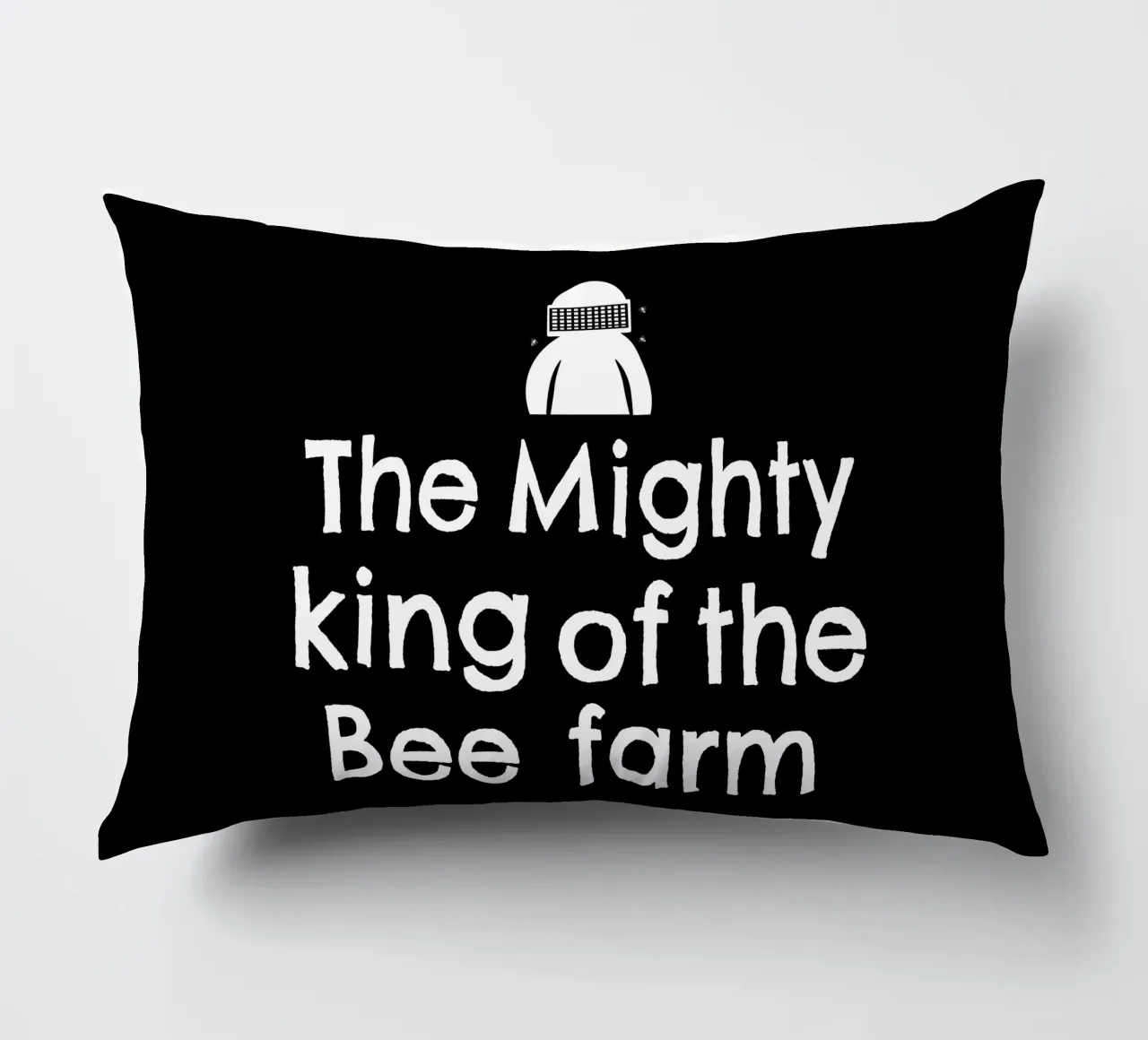 The mighty king of the bee farm cuscino da happieeagle