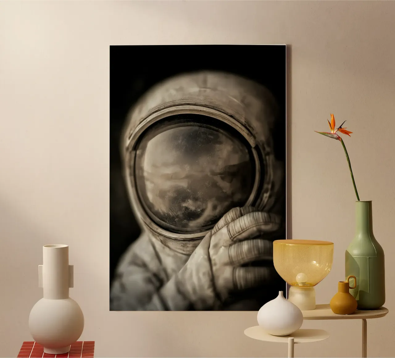 Un astronauta in tonalità di grigio tela con Cornice a cassetta da Imagine