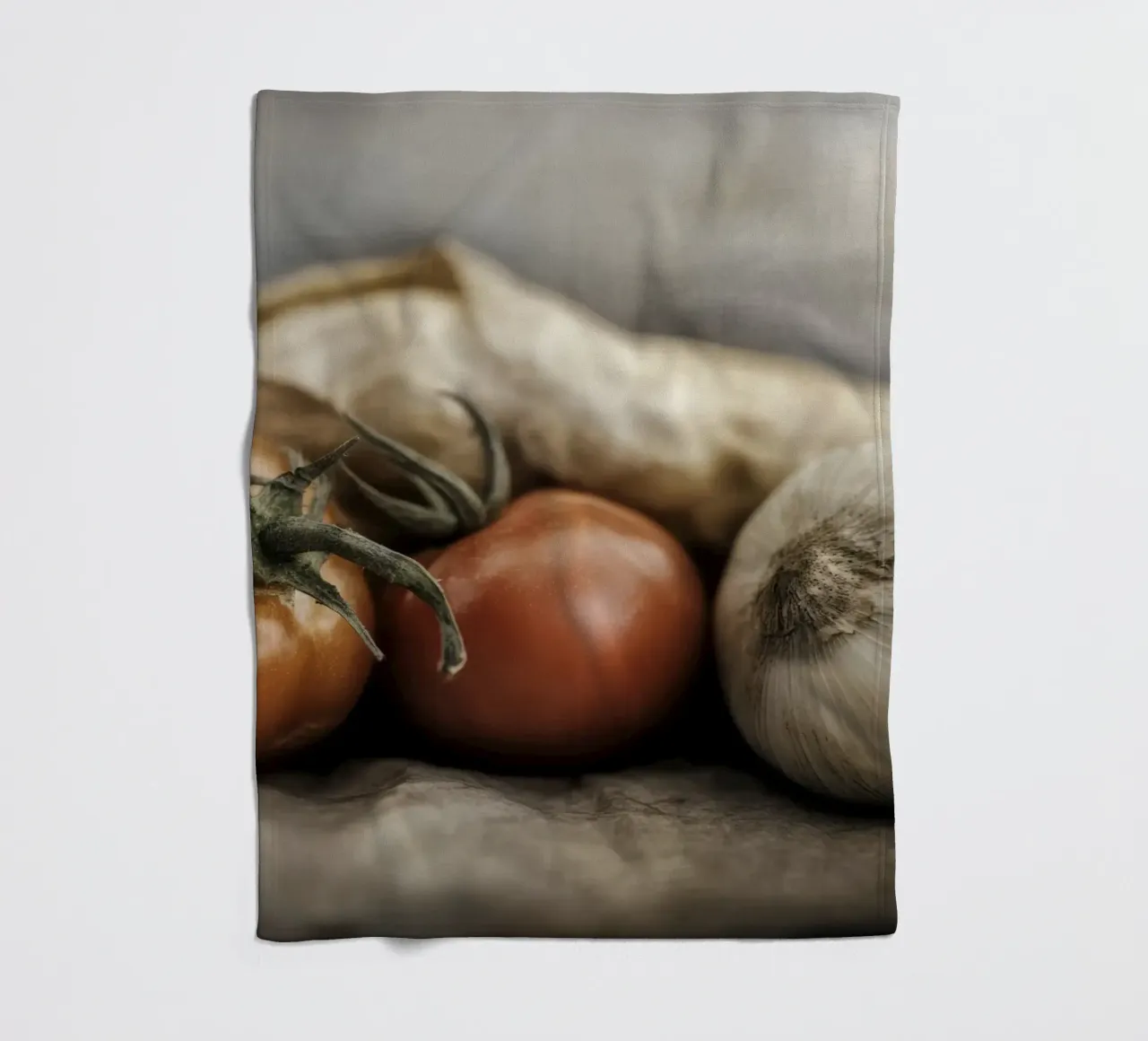 Una vita tranquilla fatta di pomodori e cipolle coperta in pile da Imagine